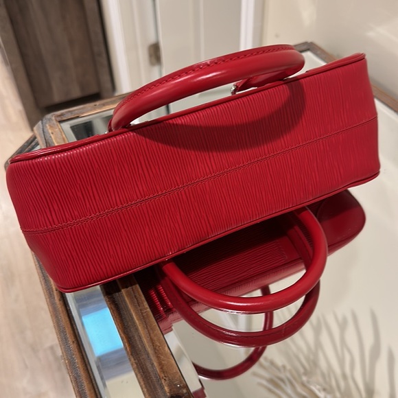 Louis Vuitton epi-BNWT - Picture 6 of 12